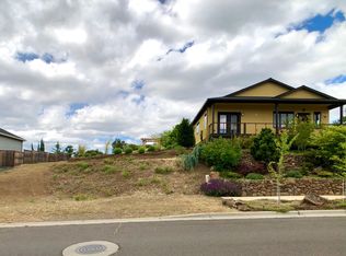 4343 Vista Pointe Dr, Medford, OR