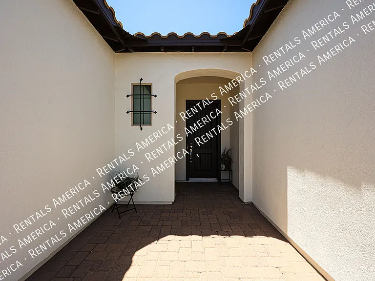 3325 E Coconino Dr — Photo 4