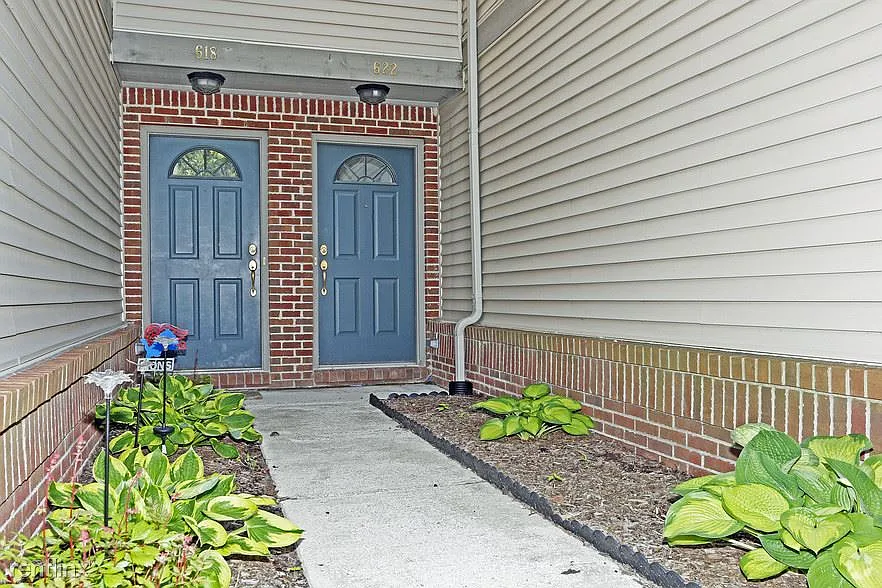 ridge-valley-townhomes-milford-mi-building-photo (5)