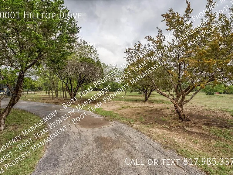 10001 Hilltop Dr — Photo 3