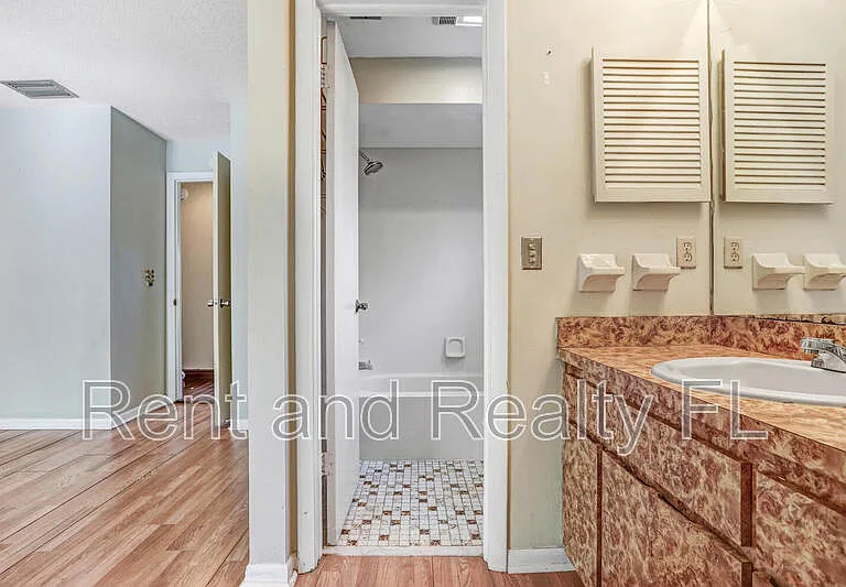 4504 Stonehenge Rd — Photo 7
