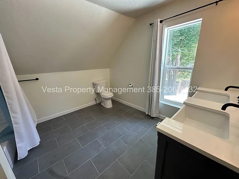 2538 Orchard Ave — Photo 12