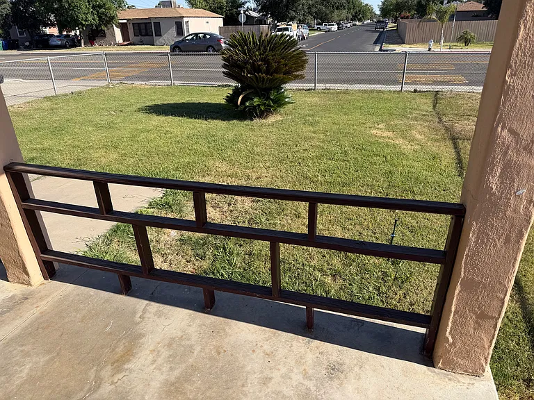 400 E Grangeville Blvd — Photo 3