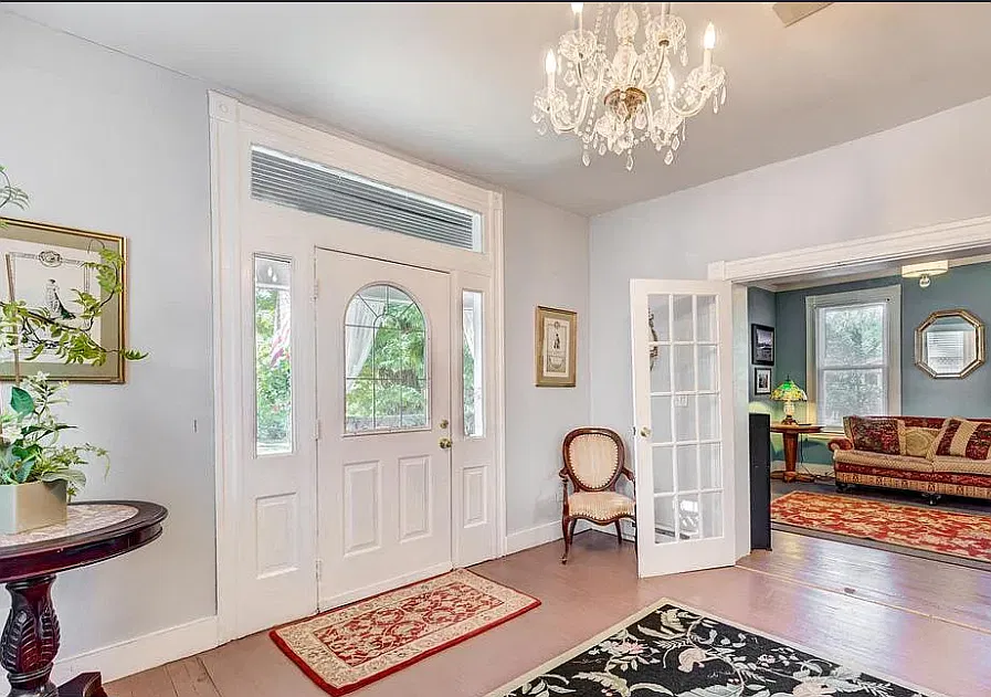4 bed, 1960 sqft, $1,400 — Photo 2