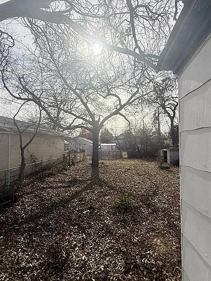 2215 Roberts Ave — Photo 12