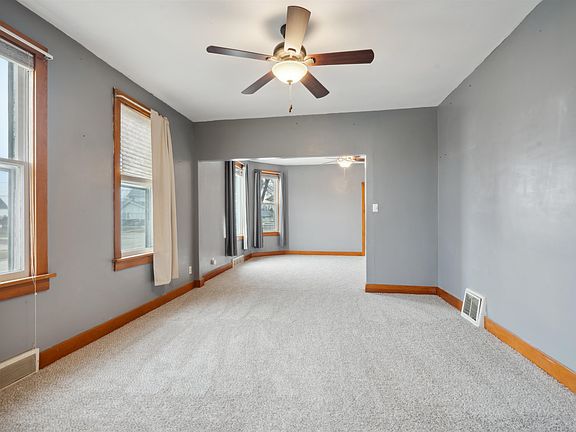 4th image of 604 6th Ave SE
