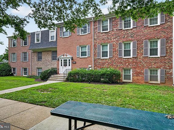 2nd image of 786 Quince Orchard Blvd #20