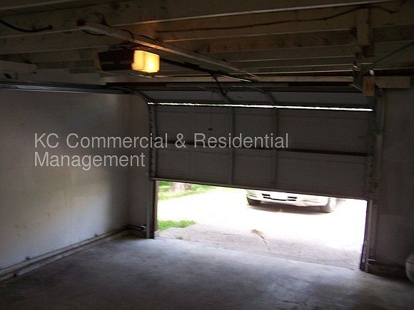 2nd image of 611 NE 46th St