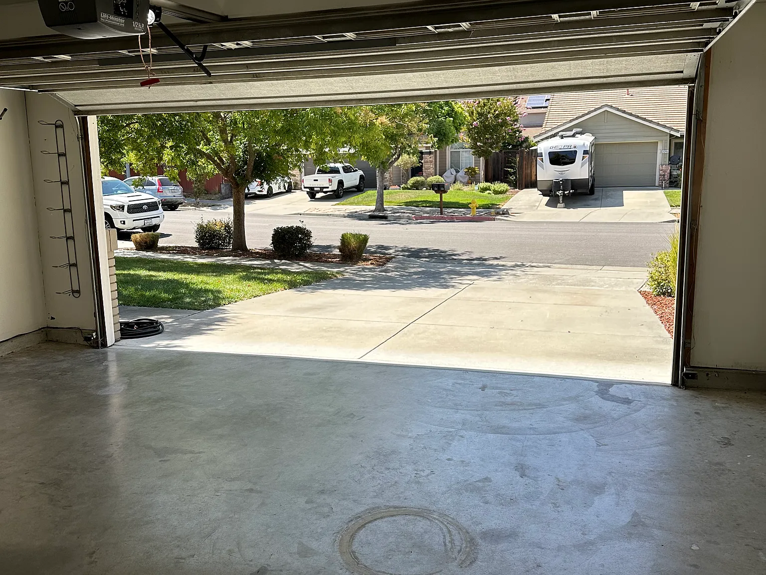 4 bed, 2017 sqft, $4,300 — Photo 3