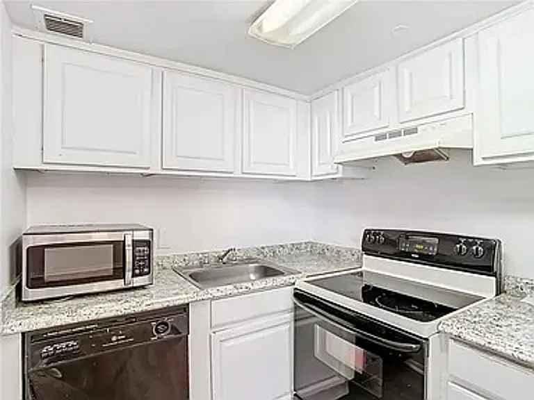 2549 N Alafaya Trl #95 — Photo 12