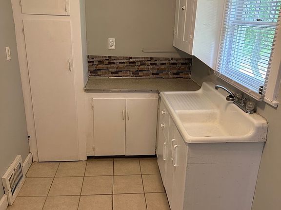 2nd image of 989 Romig Ave #3