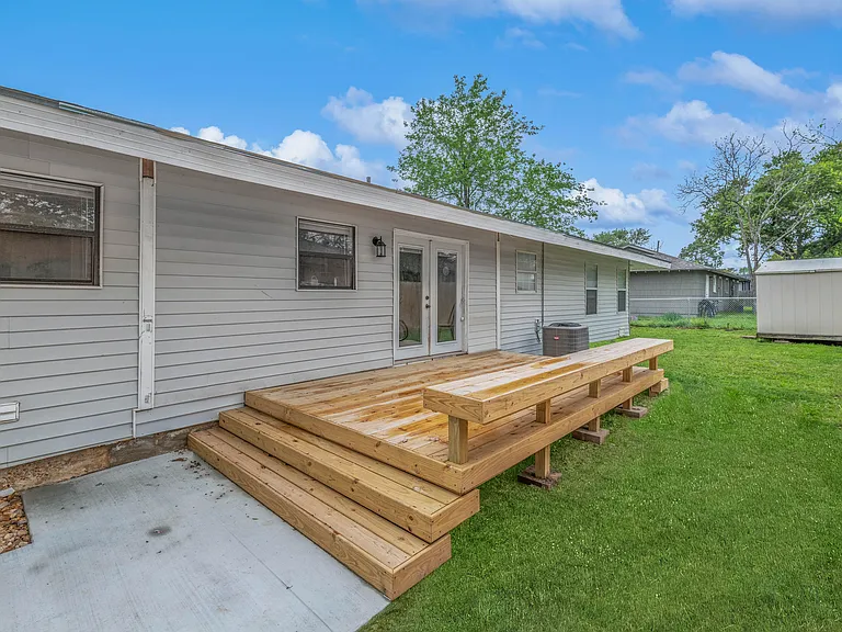 714 Broadmoor Dr — Photo 18