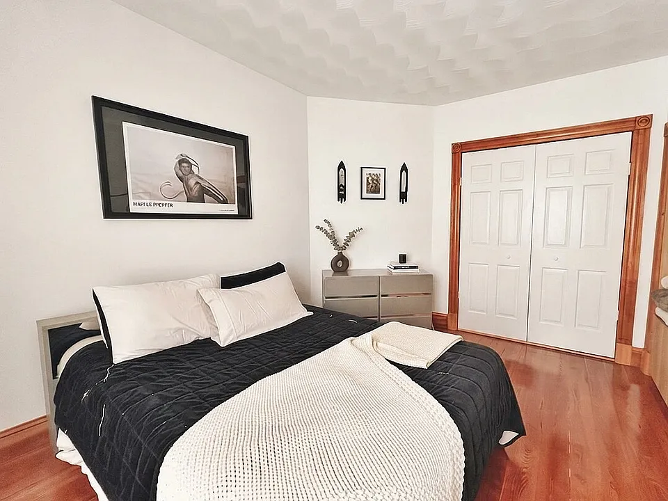 2 Buttonwood St #2