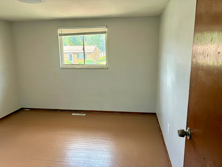 144 General Braddock Dr — Photo 3