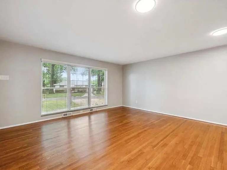 601 Santen Dr — Photo 6