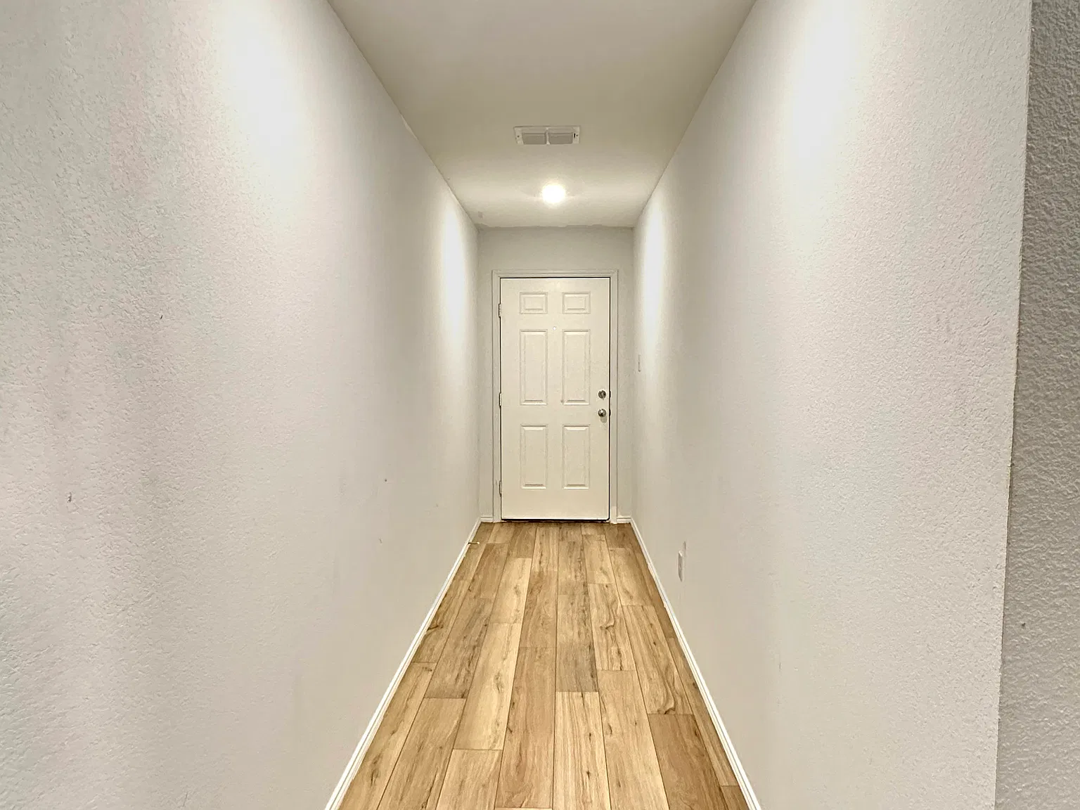 4 bed, 1726 sqft, $2,100 — Photo 2