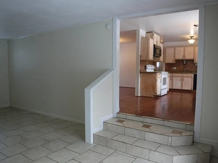 556 Montana Ave — Photo 10