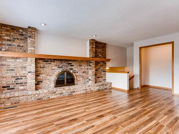 2nd image of 940 127th Ln NE