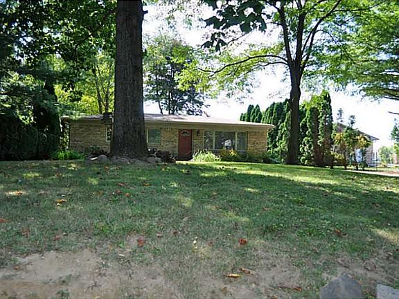 4th image of 7970 Royal Ave