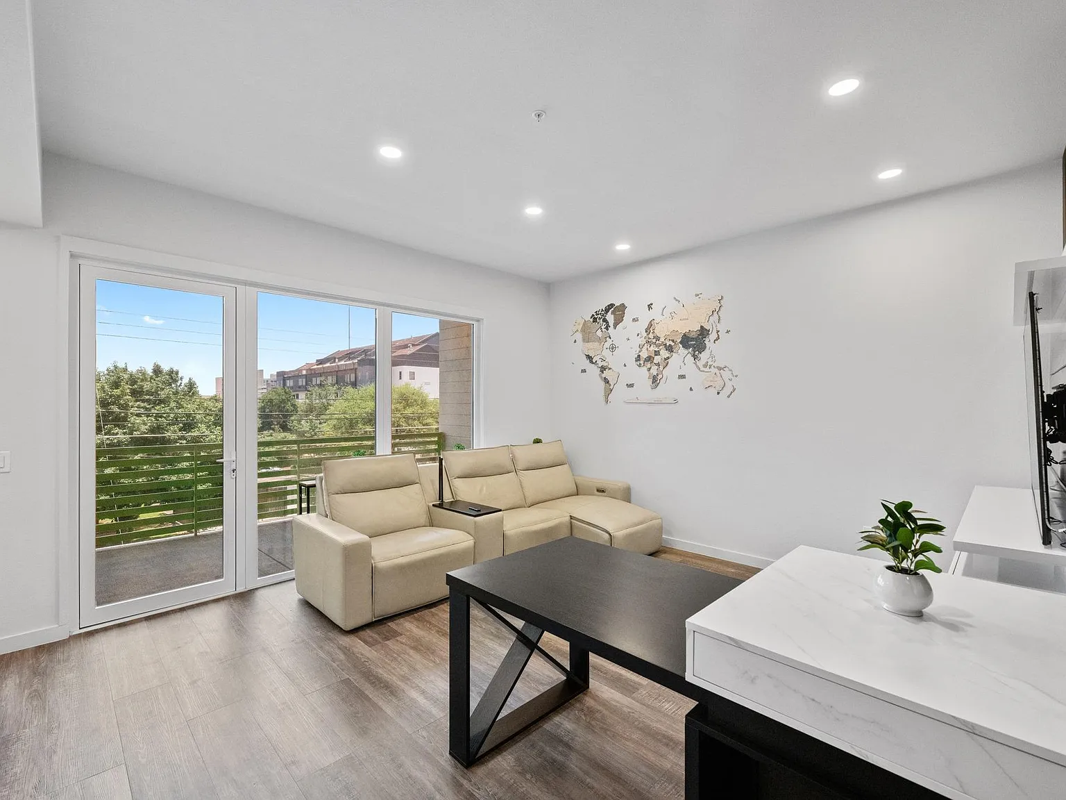 1 bed, 1.0 bath, 675 sqft, $1,600 — Photo 3