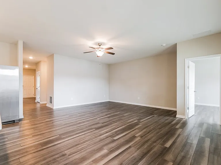 590 Knightsbridge Ln — Photo 4