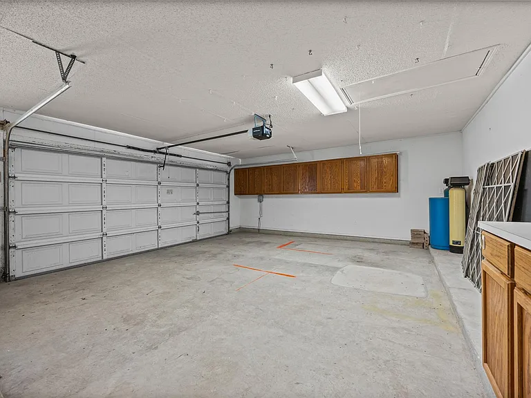 8417 Cornerwood Dr — Photo 28