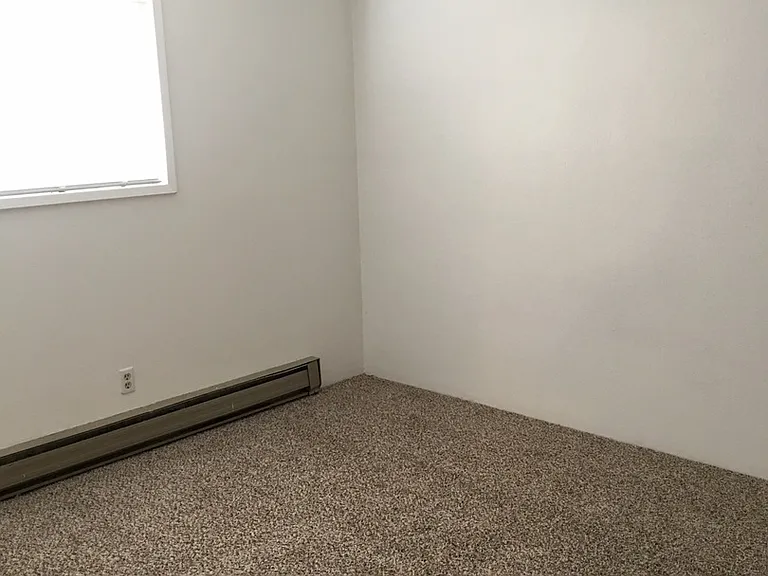 304 Hawthorne St — Photo 4