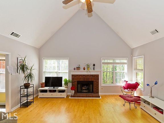 4th image of 464 Savannah Pl