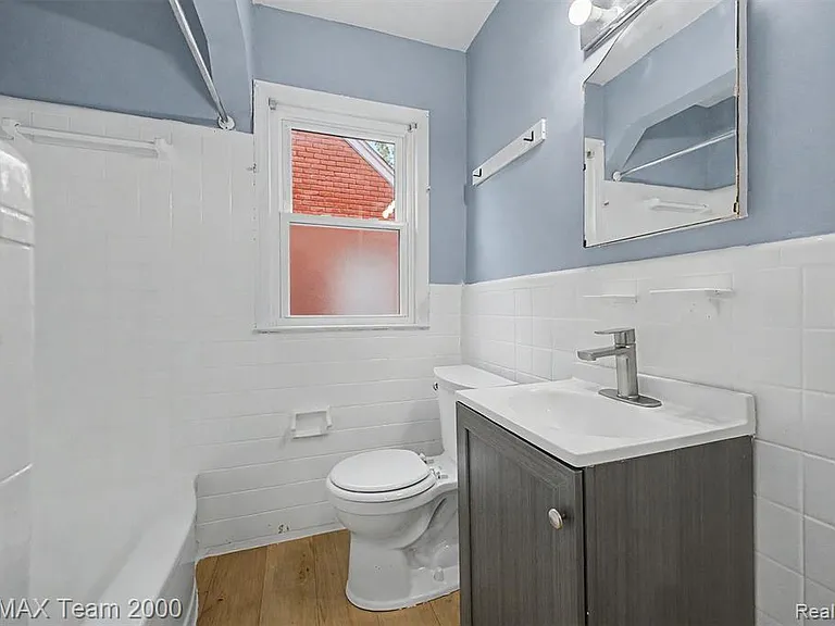 1670 Riverbank St — Photo 17