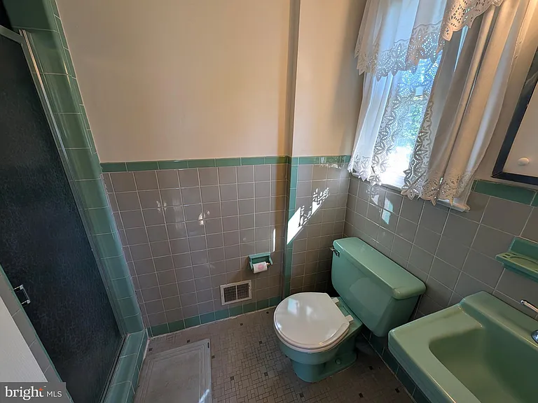 14 Westwood Cir — Photo 16
