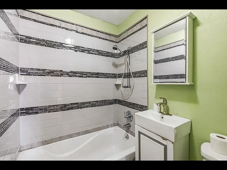 1411 Delaware Ave — Photo 4