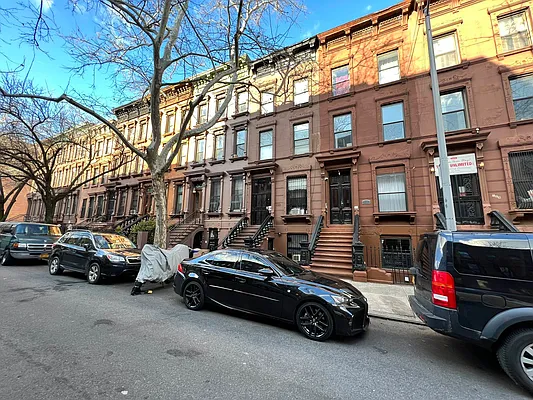 Rented by EastMount Realty LLC | media 27