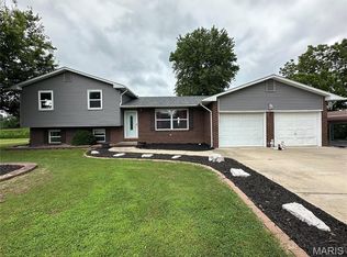 402 Thomas St, Brighton, IL 62012