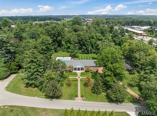 26 Huntleigh Woods, Saint Louis, MO 63131