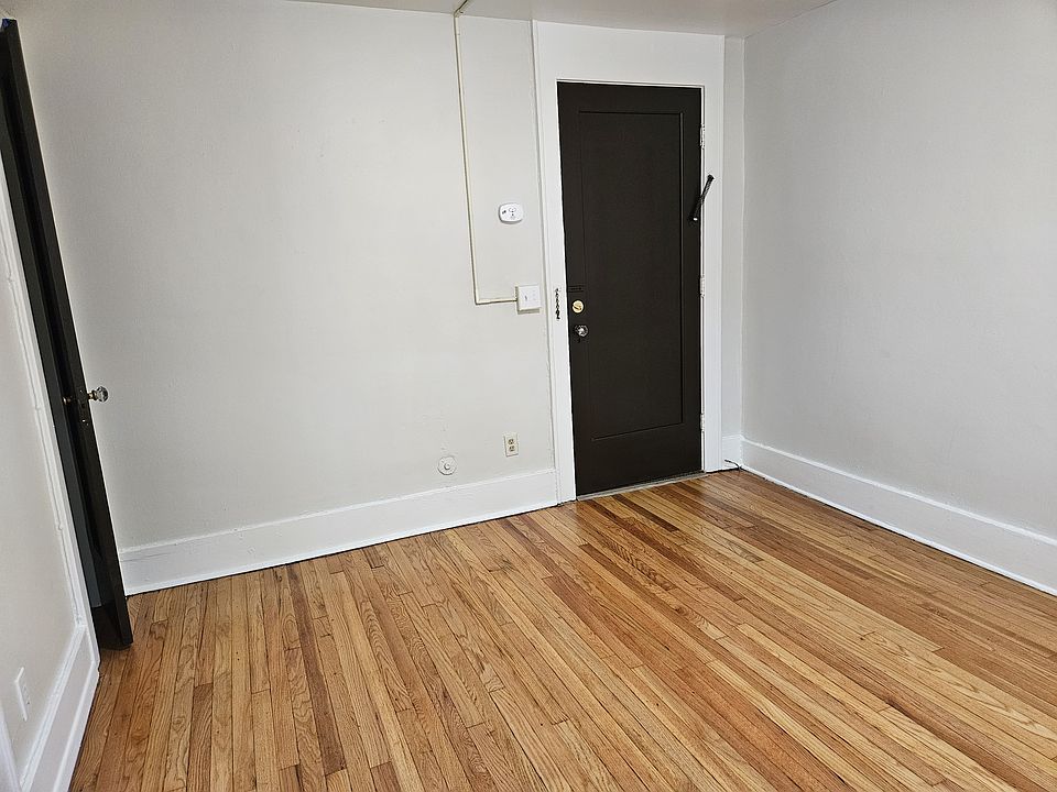 2nd image of 275 Park Ave #25