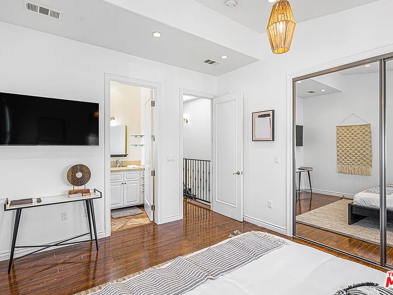 715 N Kilkea Dr #1/2 — Photo 14