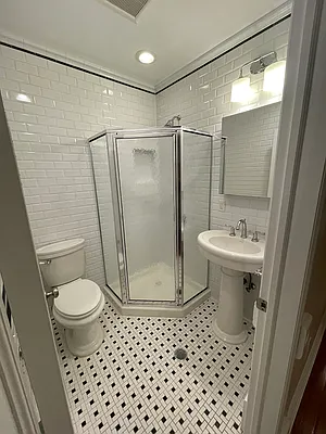 Rented by Voro, LLC | media 23