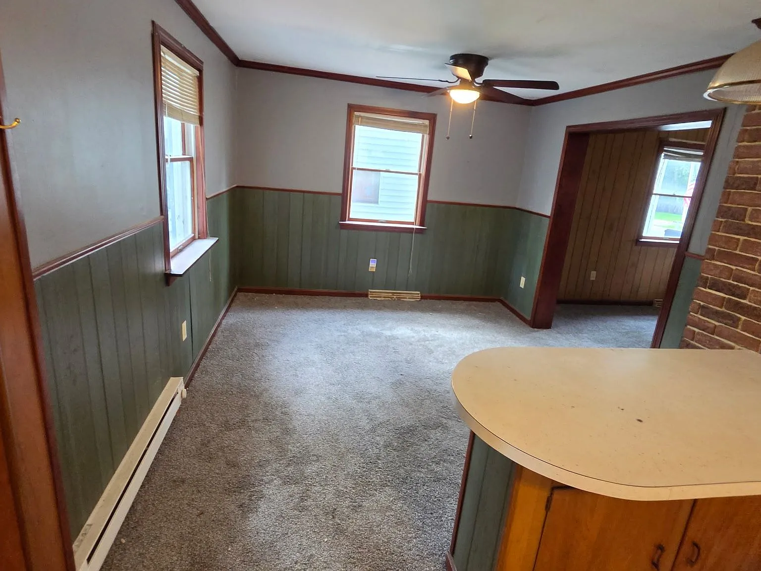 4 bed, 1.0 bath, $1,400 — Photo 2