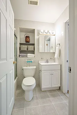 Rented by Perry Associates NYC Inc | media 19