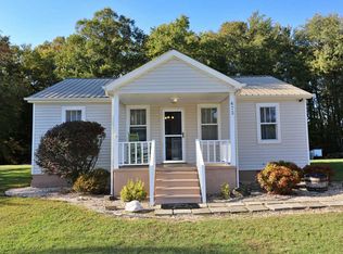 673 N Lake Dr, Oneida, TN 37841