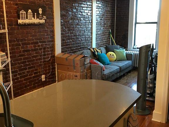 4th image of 3026 31st St APT 4F