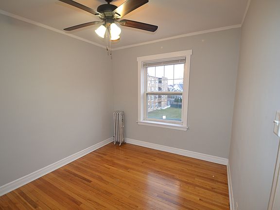 4th image of 2600 W Montrose Ave #44042