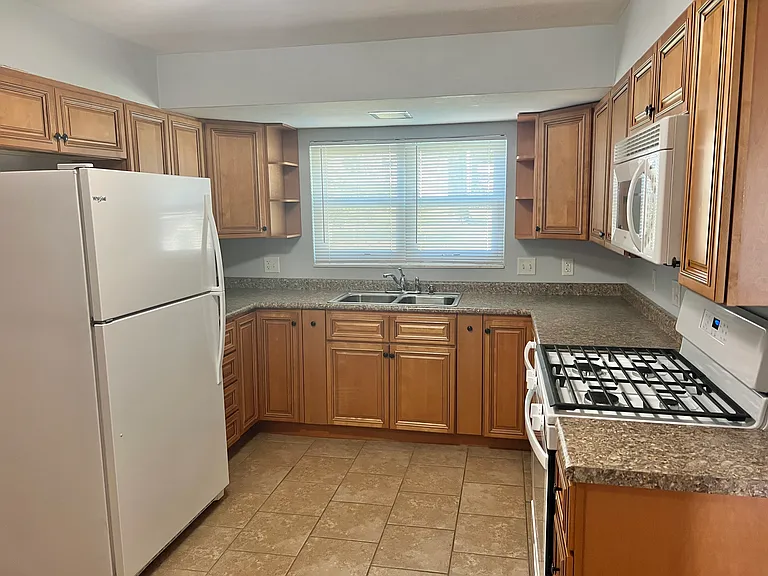 9815 Ridgely Ln — Photo 5
