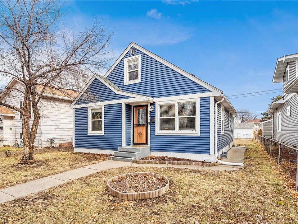 1st image of 2938 Queen Ave N