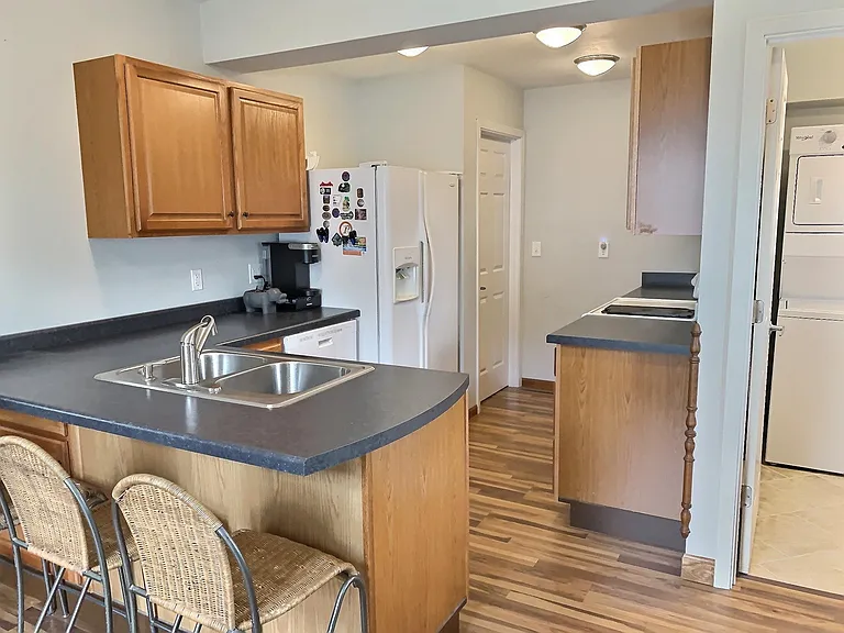 535 W Wisconsin St — Photo 7