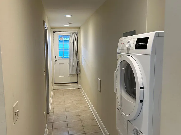 1112 Oates St NE #B — Photo 8