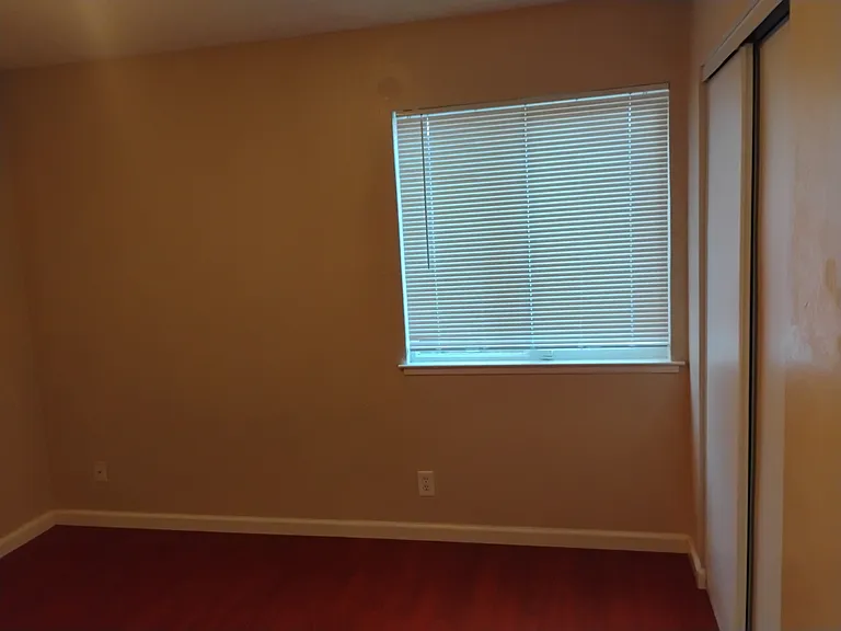 411 Amber Ave — Photo 34