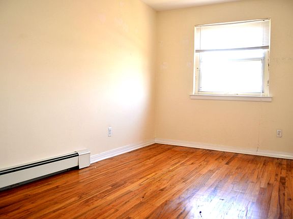 4th image of 3205 31st Ave