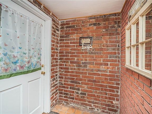 5th image of 511 W 131st Ave