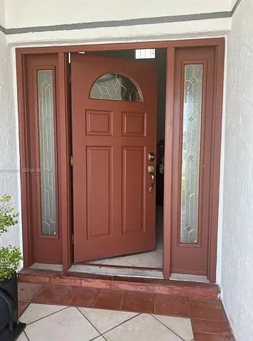 4 bed, 2.0 bath, 1694 sqft, $3,800 — Photo 2